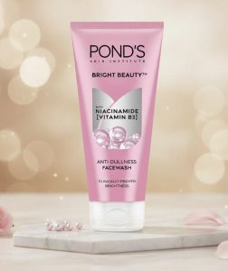 POND's Bright Beauty Facewash